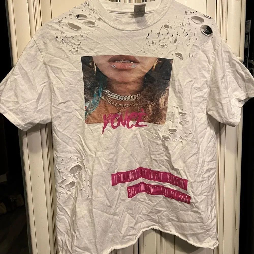 Beyonce YONCE Destroyed Gildan Shirt Medium